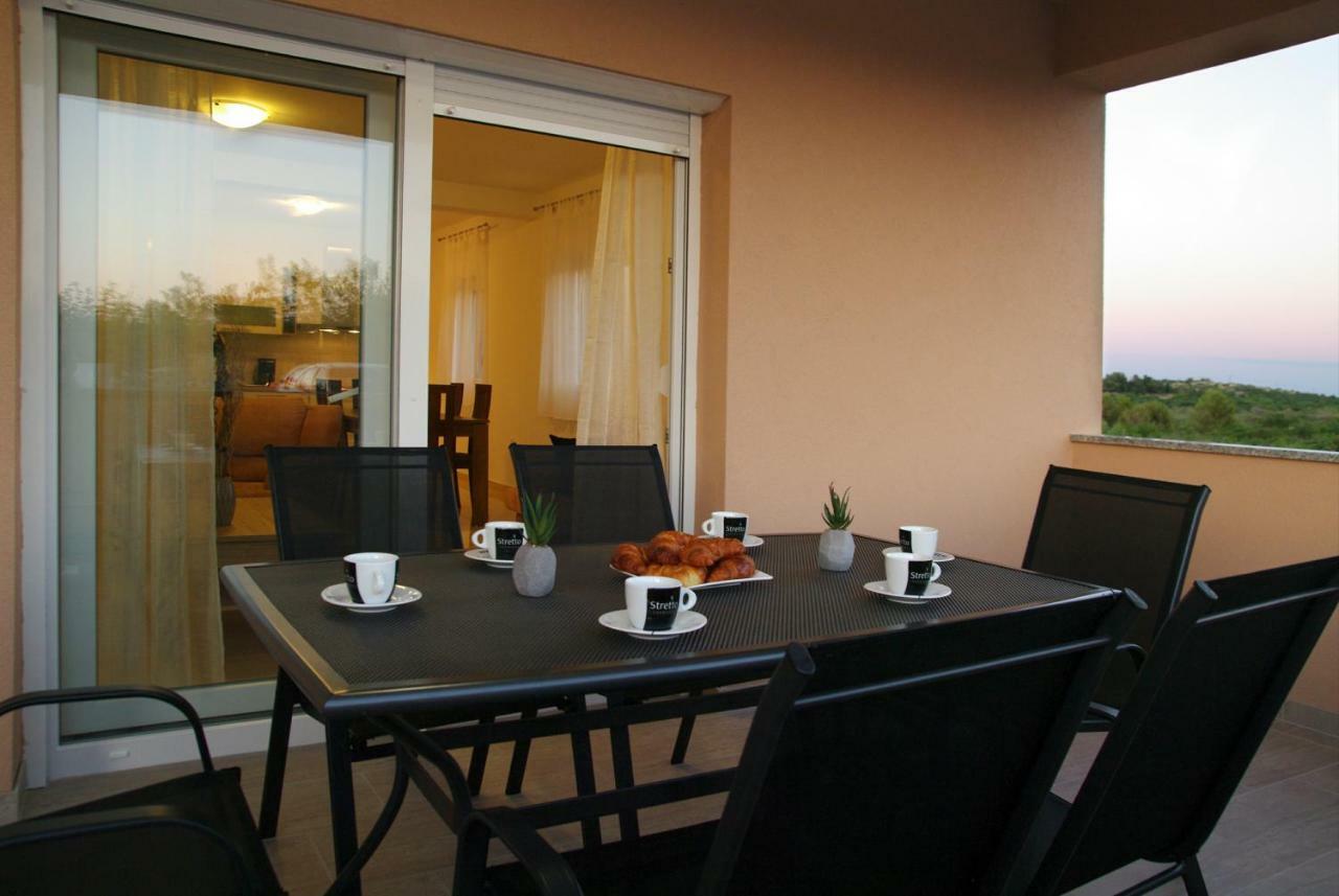 Holiday Home Luka Zadar Eksteriør billede