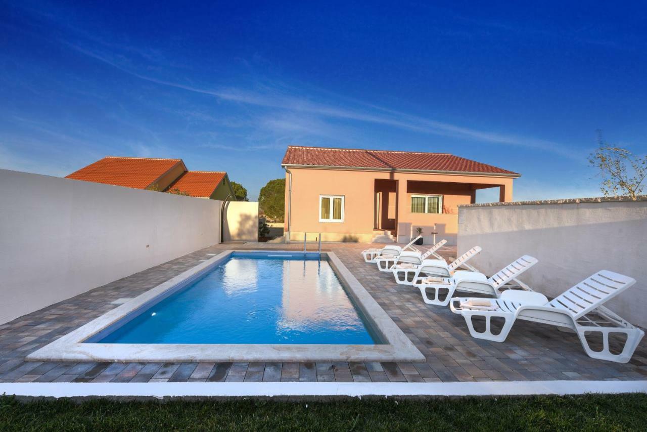 Holiday Home Luka Zadar Eksteriør billede
