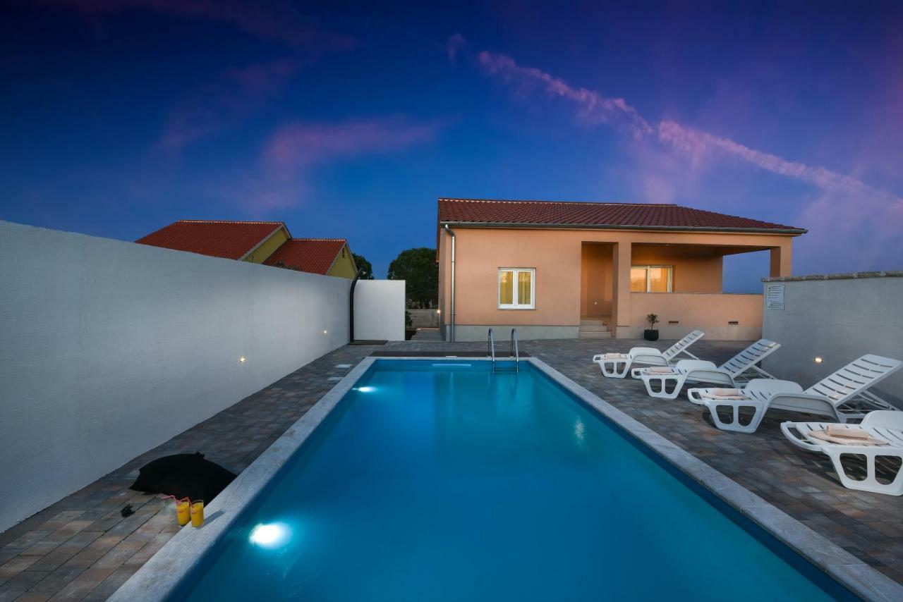 Holiday Home Luka Zadar Eksteriør billede