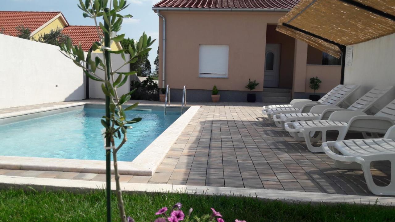 Holiday Home Luka Zadar Eksteriør billede