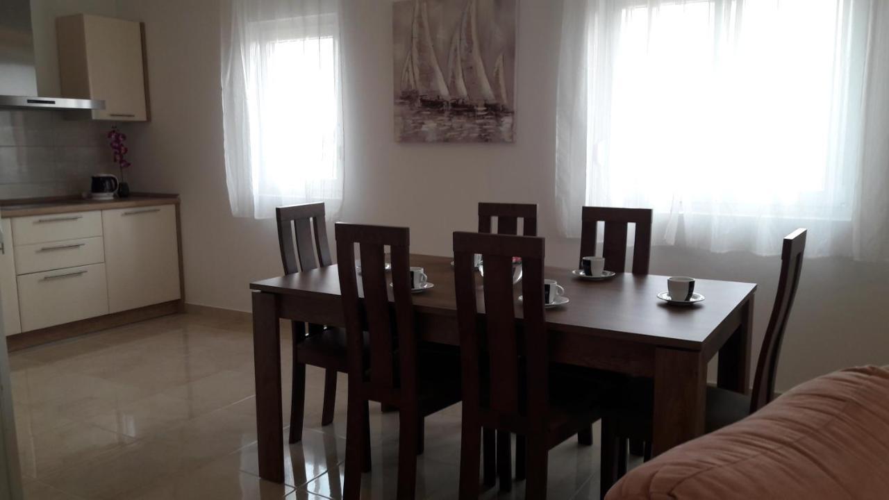 Holiday Home Luka Zadar Eksteriør billede